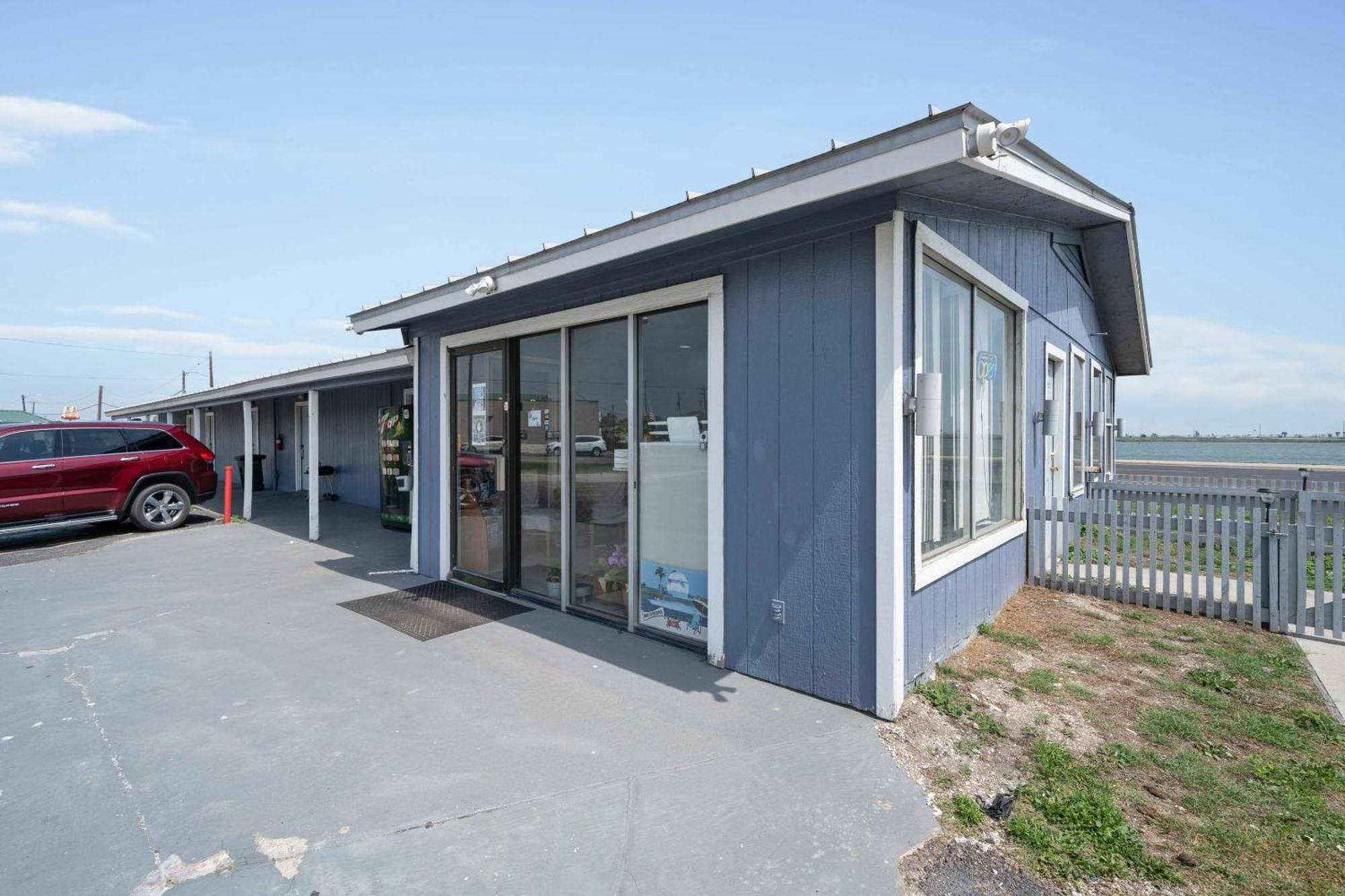 Oyo Hotel Rockport- Bay View Exteriör bild